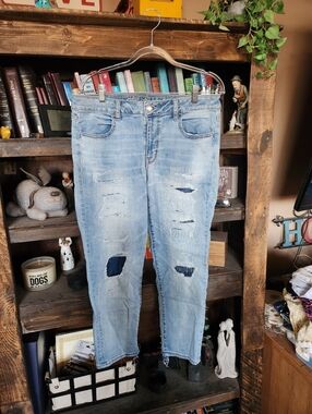 American Eagle Light Wash Distressed Jeggings